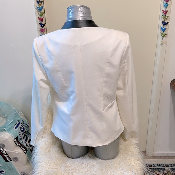 White blazer or Free with the $50 purchase - Picture 2 of 4